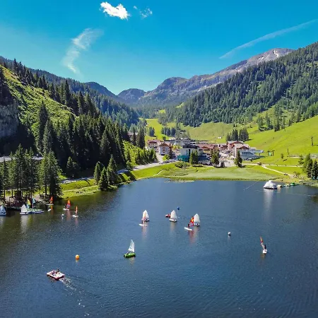 فندق Zauchenseehof 4*
