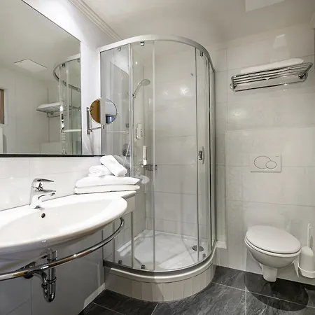 ホテル Zauchenseehof 4*